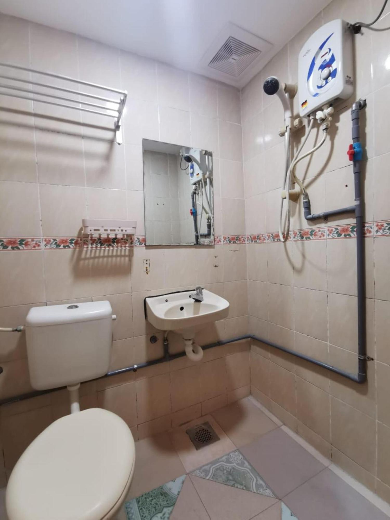 Super Oyo 90086 My Seven Days Inn Τζόχορ Μπάχρου Εξωτερικό φωτογραφία