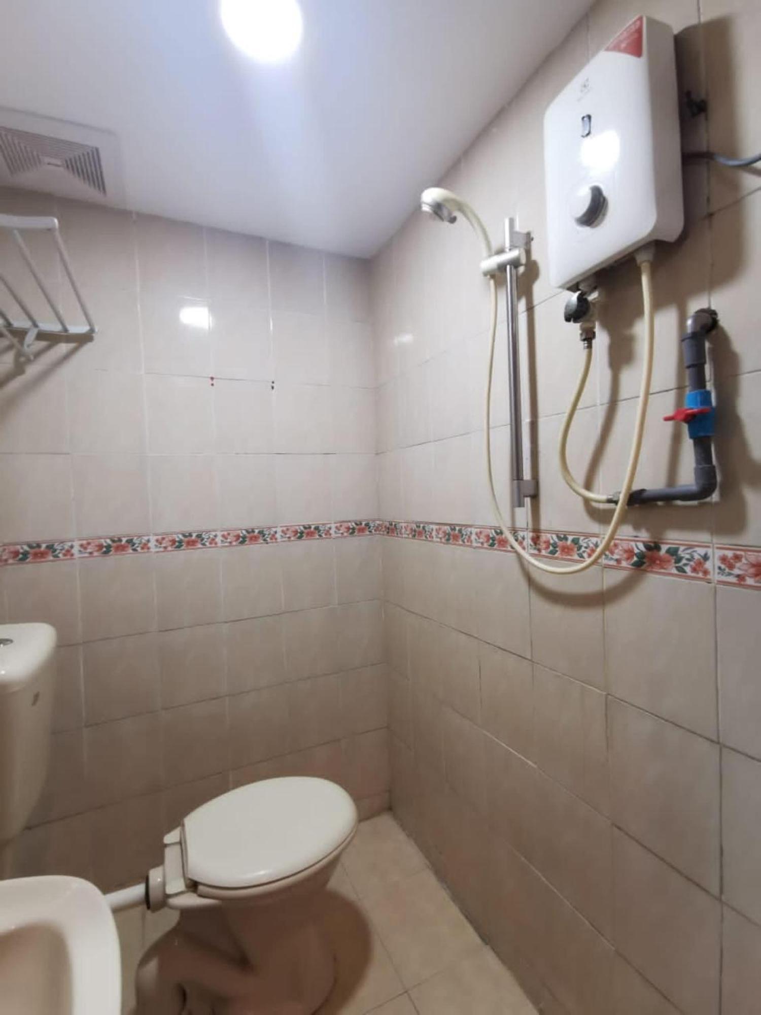 Super Oyo 90086 My Seven Days Inn Τζόχορ Μπάχρου Εξωτερικό φωτογραφία