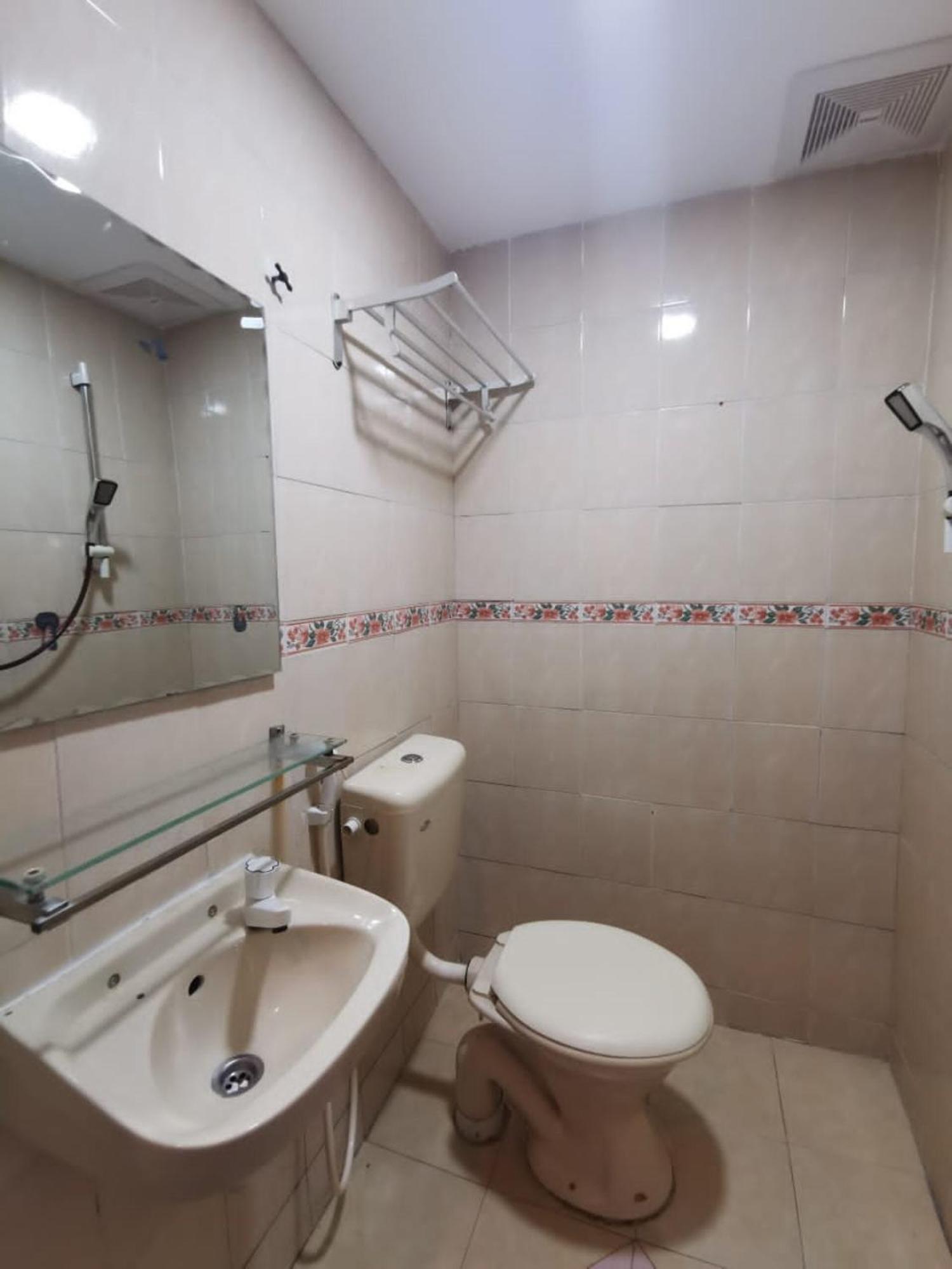 Super Oyo 90086 My Seven Days Inn Τζόχορ Μπάχρου Εξωτερικό φωτογραφία