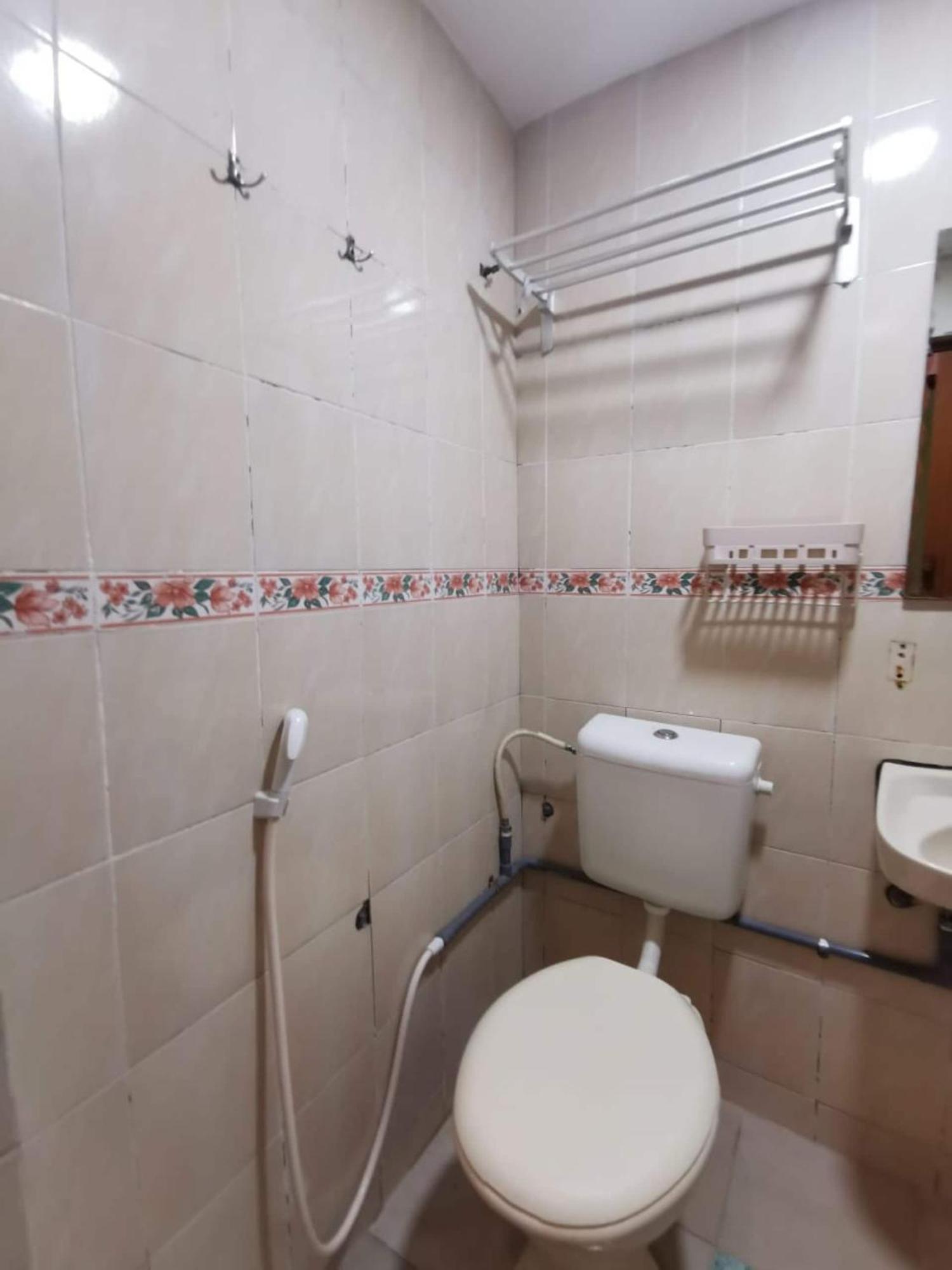Super Oyo 90086 My Seven Days Inn Τζόχορ Μπάχρου Εξωτερικό φωτογραφία