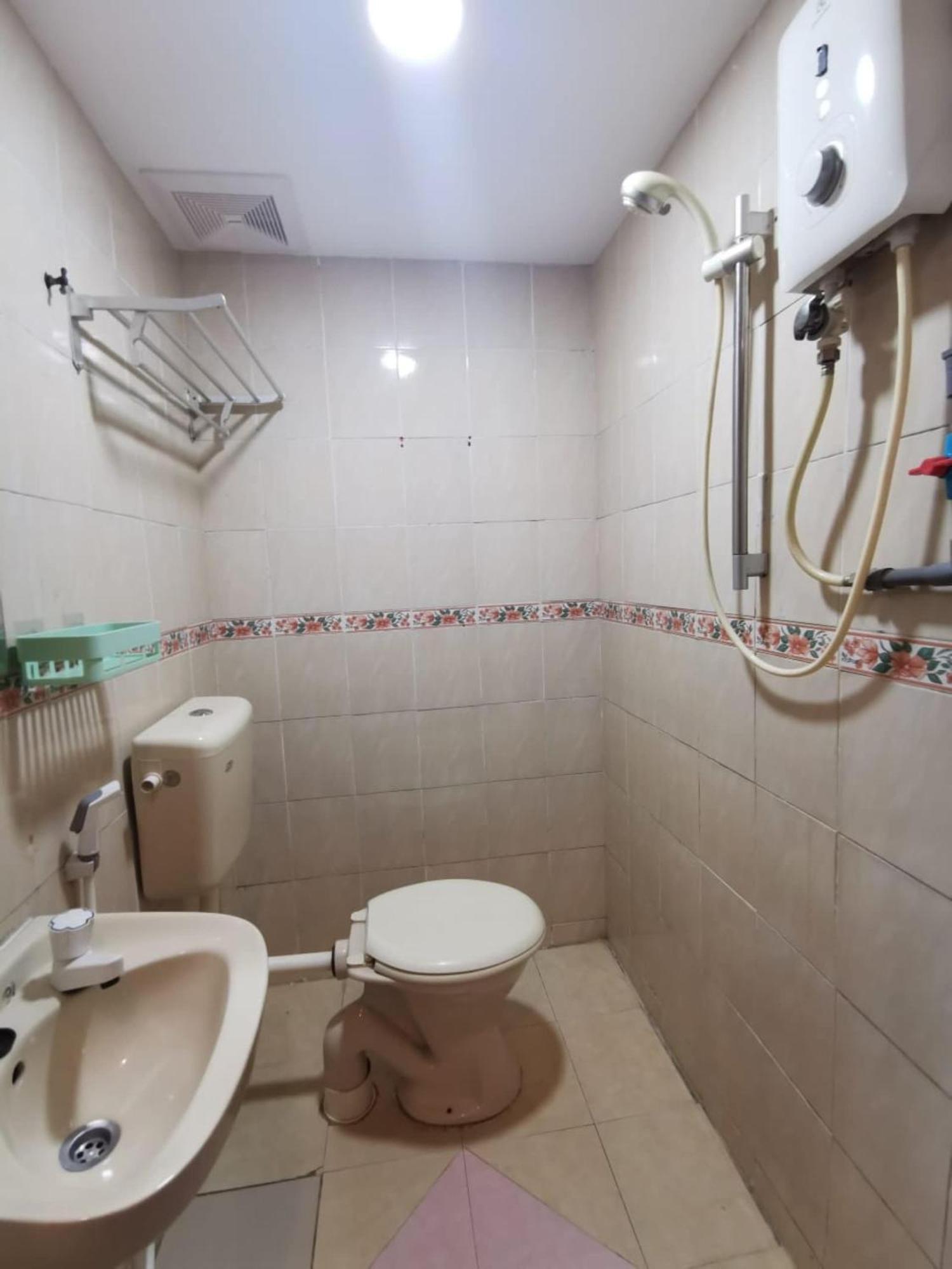 Super Oyo 90086 My Seven Days Inn Τζόχορ Μπάχρου Εξωτερικό φωτογραφία