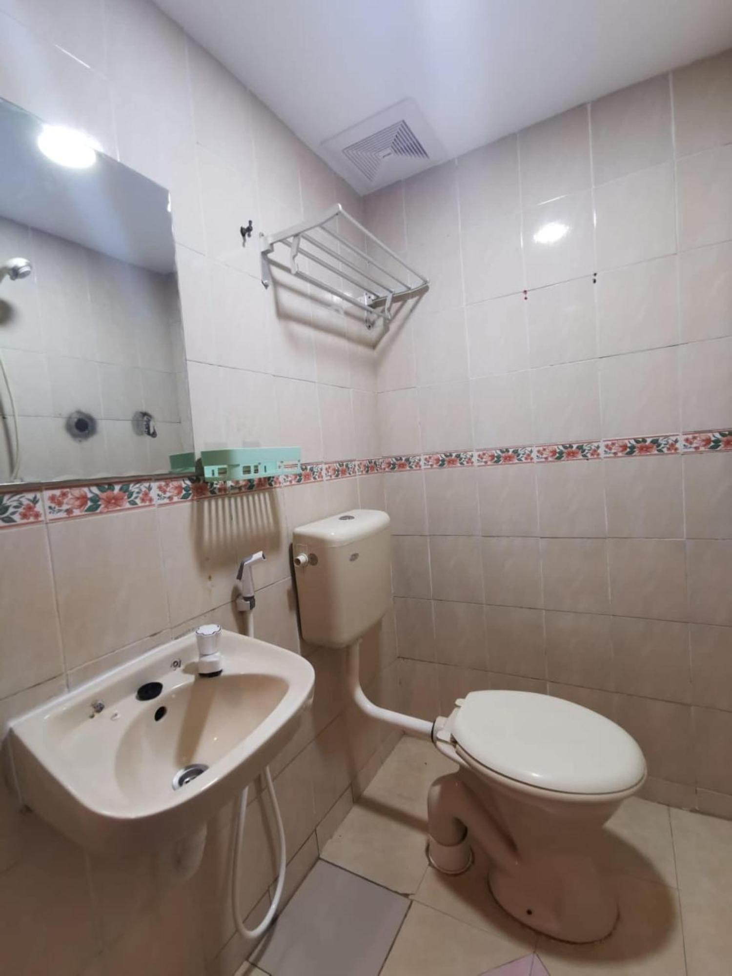 Super Oyo 90086 My Seven Days Inn Τζόχορ Μπάχρου Εξωτερικό φωτογραφία