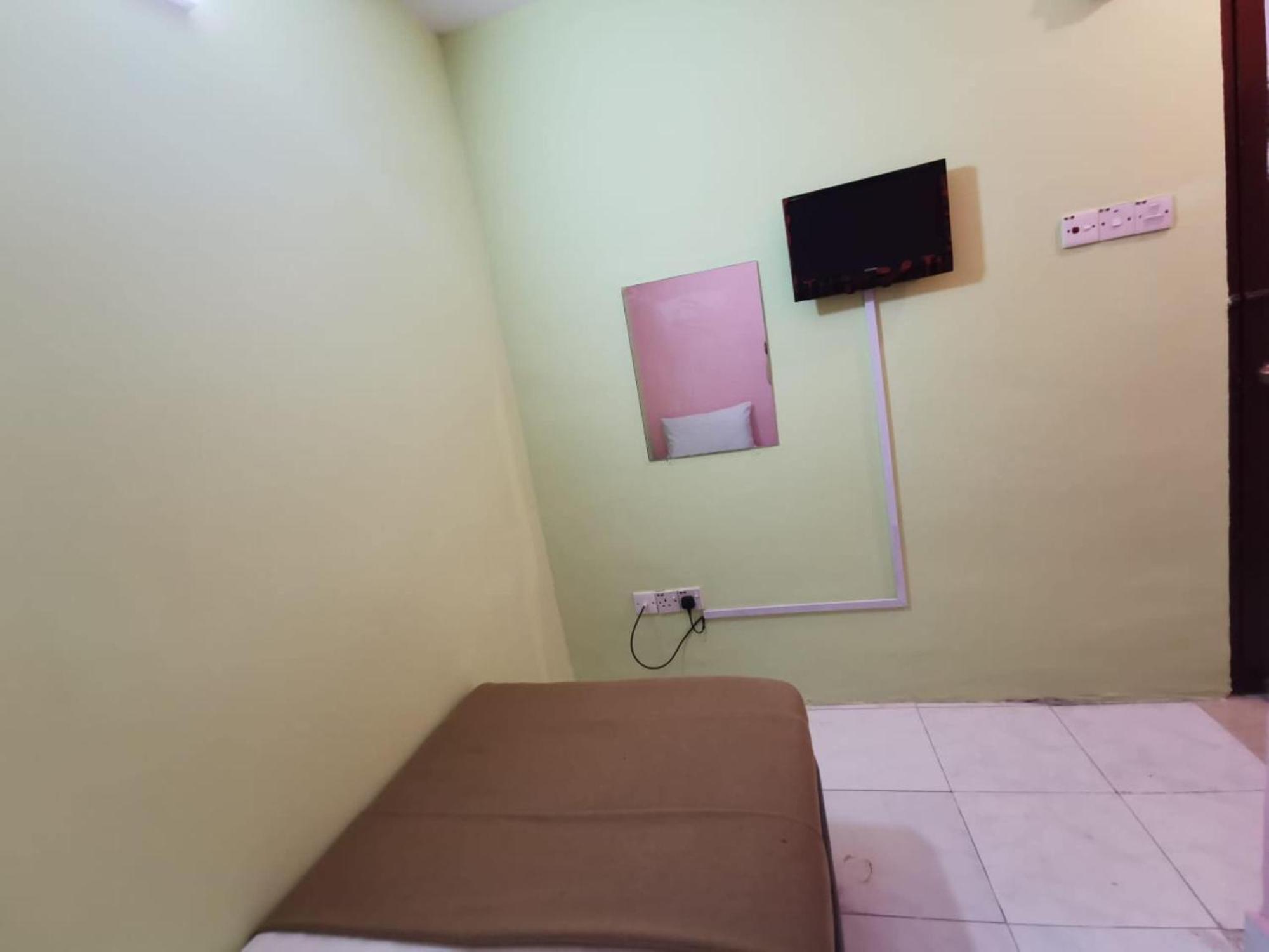 Super Oyo 90086 My Seven Days Inn Τζόχορ Μπάχρου Εξωτερικό φωτογραφία
