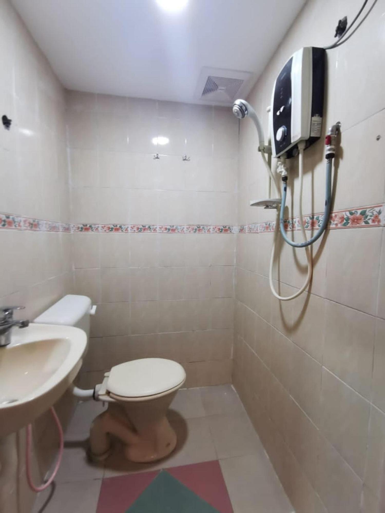 Super Oyo 90086 My Seven Days Inn Τζόχορ Μπάχρου Εξωτερικό φωτογραφία