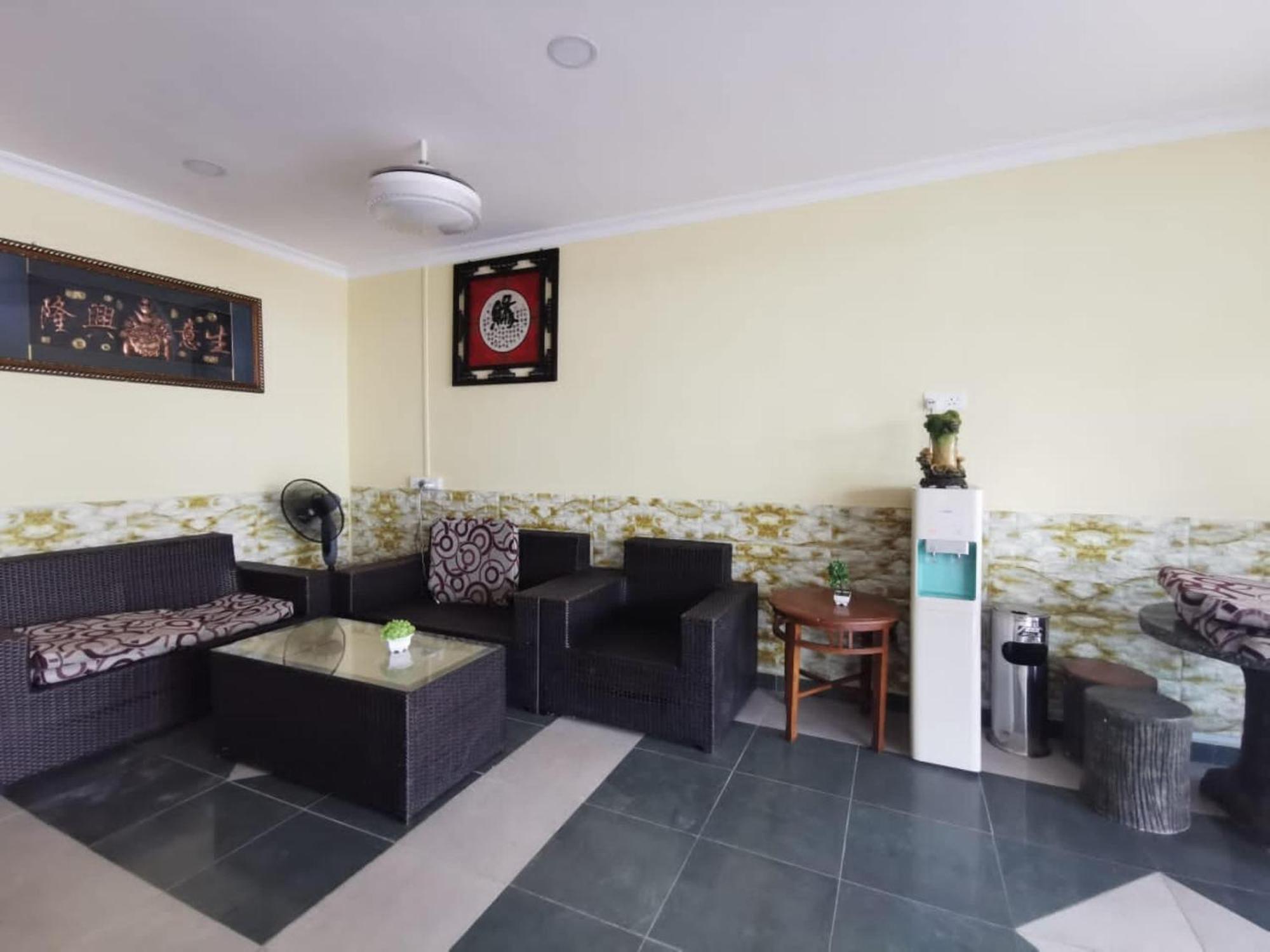 Super Oyo 90086 My Seven Days Inn Τζόχορ Μπάχρου Εξωτερικό φωτογραφία